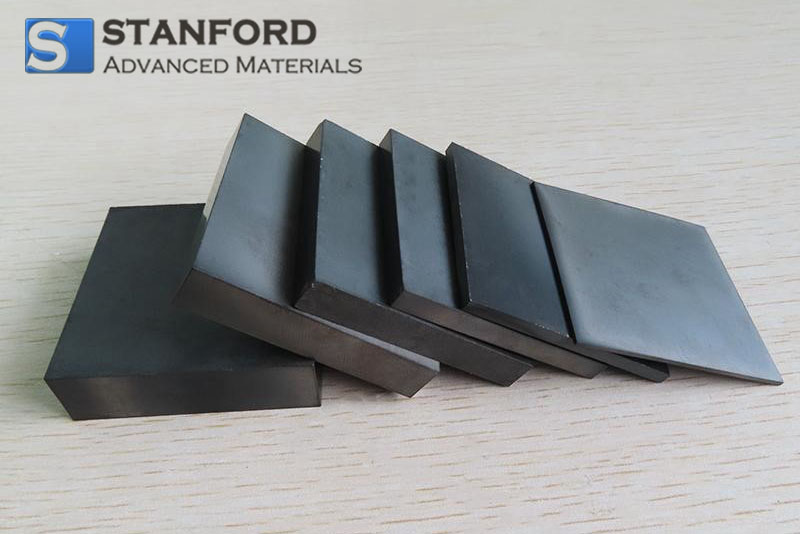 A relevant stock photo of sic plates in a typical setting.